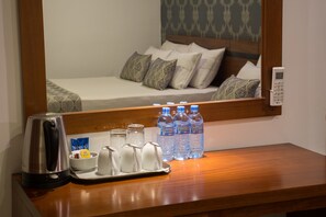 Deluxe Triple without Balcony | Coffee and/or coffee maker - Ceyloni City Hotel (Kandy)