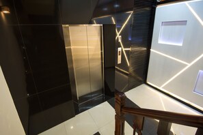 Interior detail - Ceyloni City Hotel (Kandy)