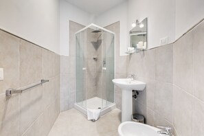 Double or Twin Room | Bathroom | Shower, free toiletries, towels, shampoo