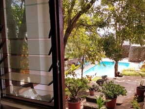 Desk, laptop workspace, soundproofing, iron/ironing board - Chinyonga Guesthouse (Blantyre)