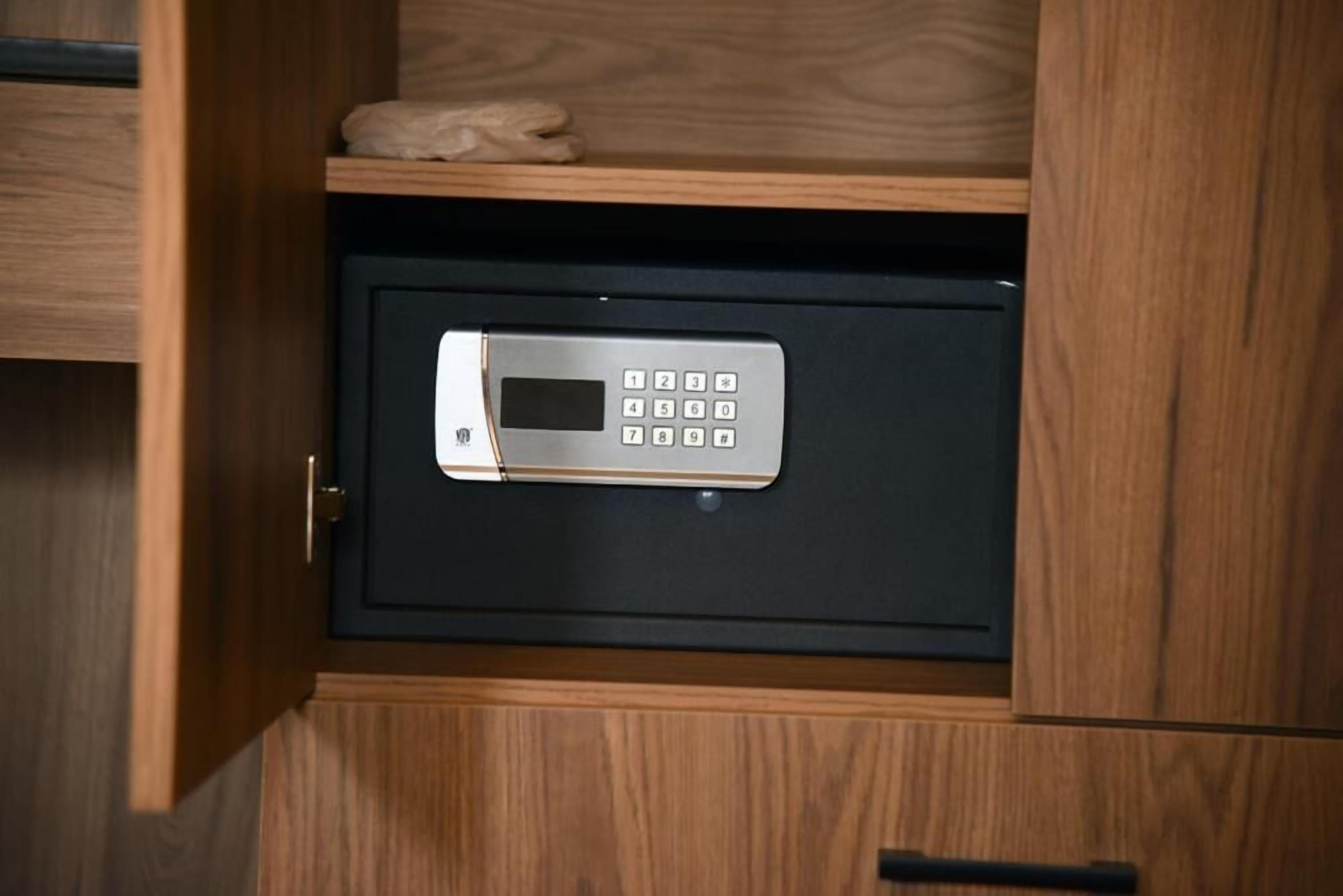 minibar, soundproofing, free wifi, bed sheets