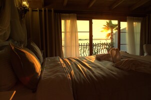 Ropa de cama de alta calidad y minibar 