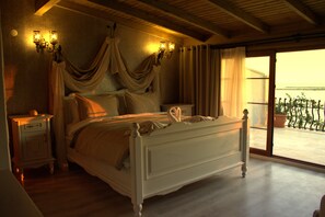 Premium bedding, minibar, in-room safe, iron/ironing board - Ra Otel (Ayvalik)