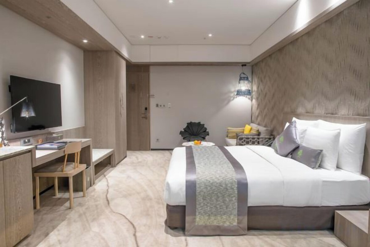 Minibar con artículos gratuitos y caja de seguridad en la habitación 