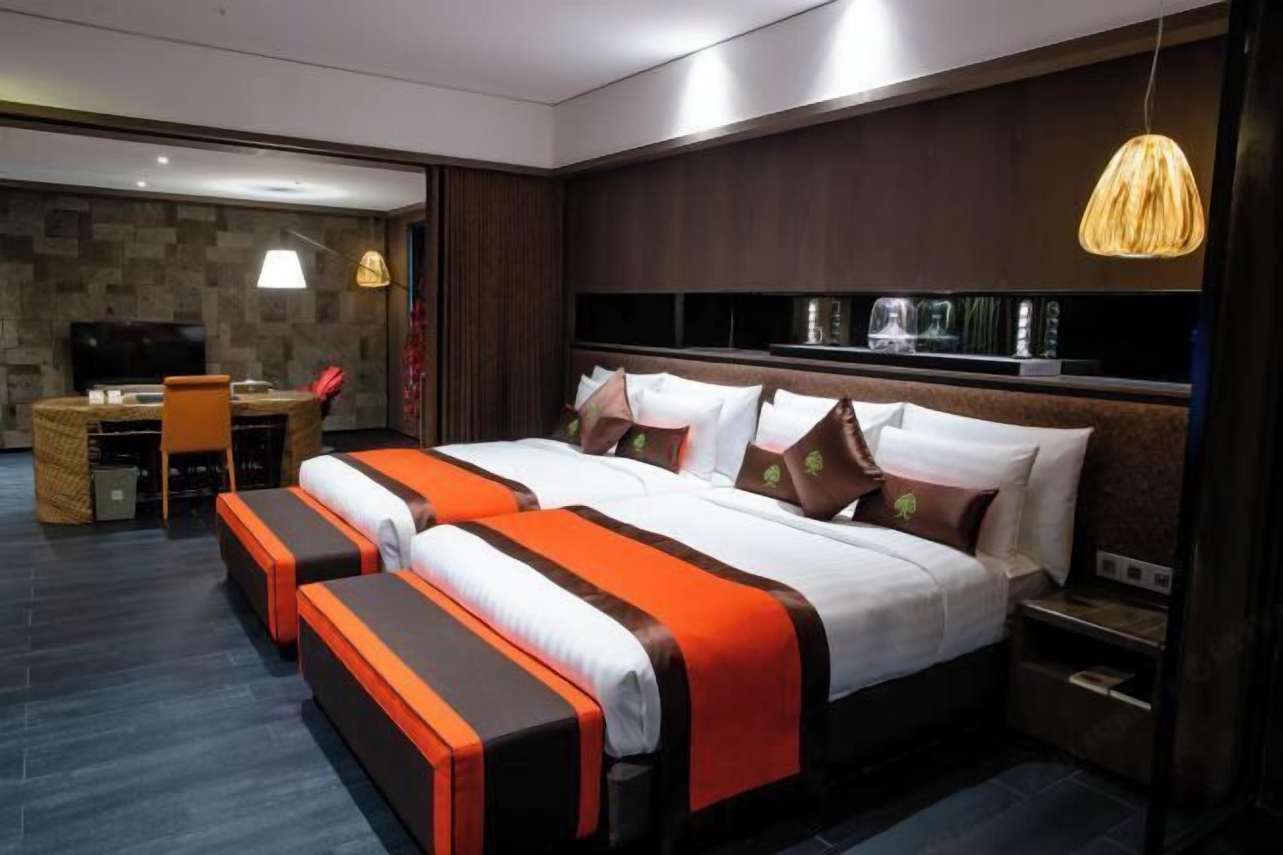 Free minibar, in-room safe, desk, blackout curtains