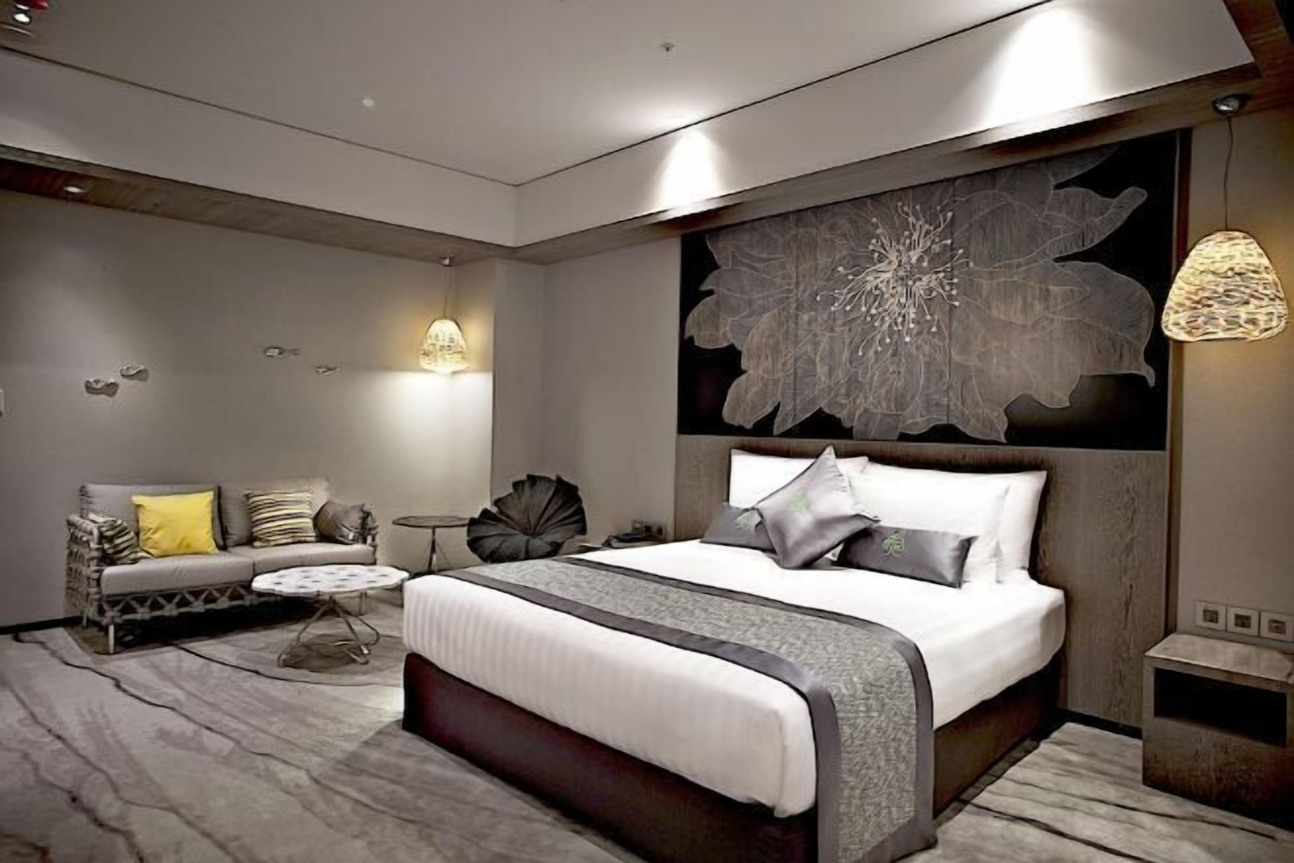 Free minibar, in-room safe, desk, blackout curtains