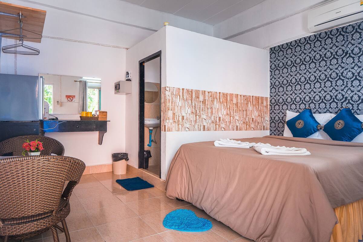 Standard Room, 1 Double Bed | Desk, free WiFi, bed sheets