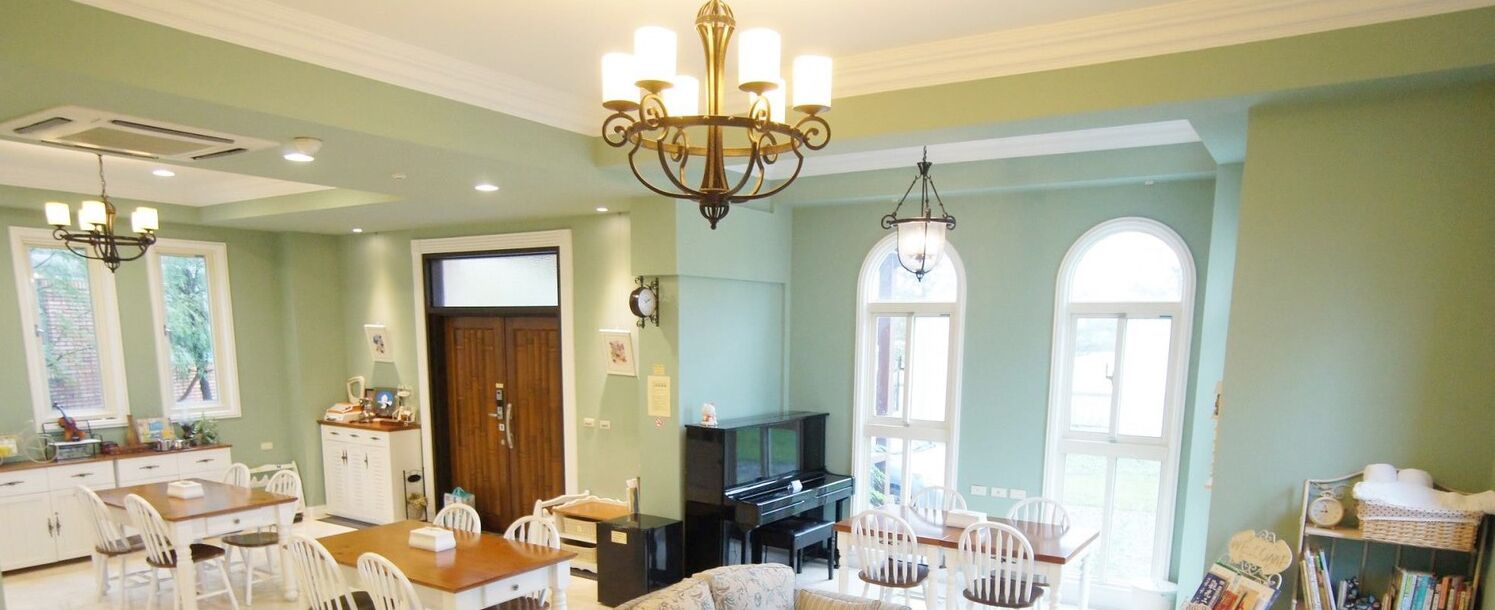 Escritorio, cortinas blackout, wifi gratis y ropa de cama 