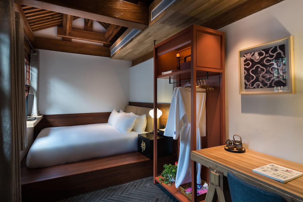Klassieke tweepersoonskamer | 1 slaapkamer, een minibar met enkele gratis items, een kluis op de kamer