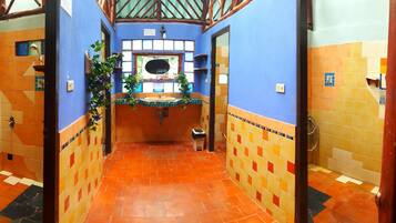 Traditional Room, Shared Bathroom | Bathroom | Free toiletries, towels