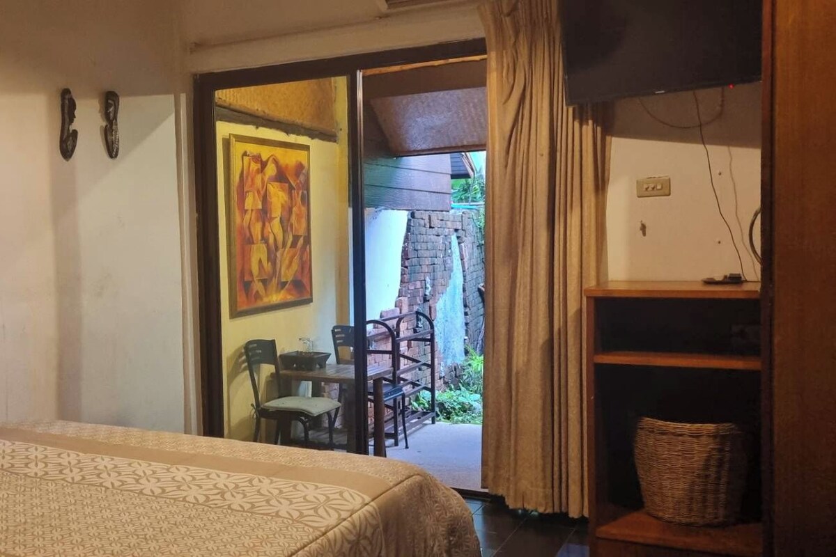 Traditional - Garden Ensuite | Safe på rommet, strykejern/-brett og wi-fi (inkludert)
