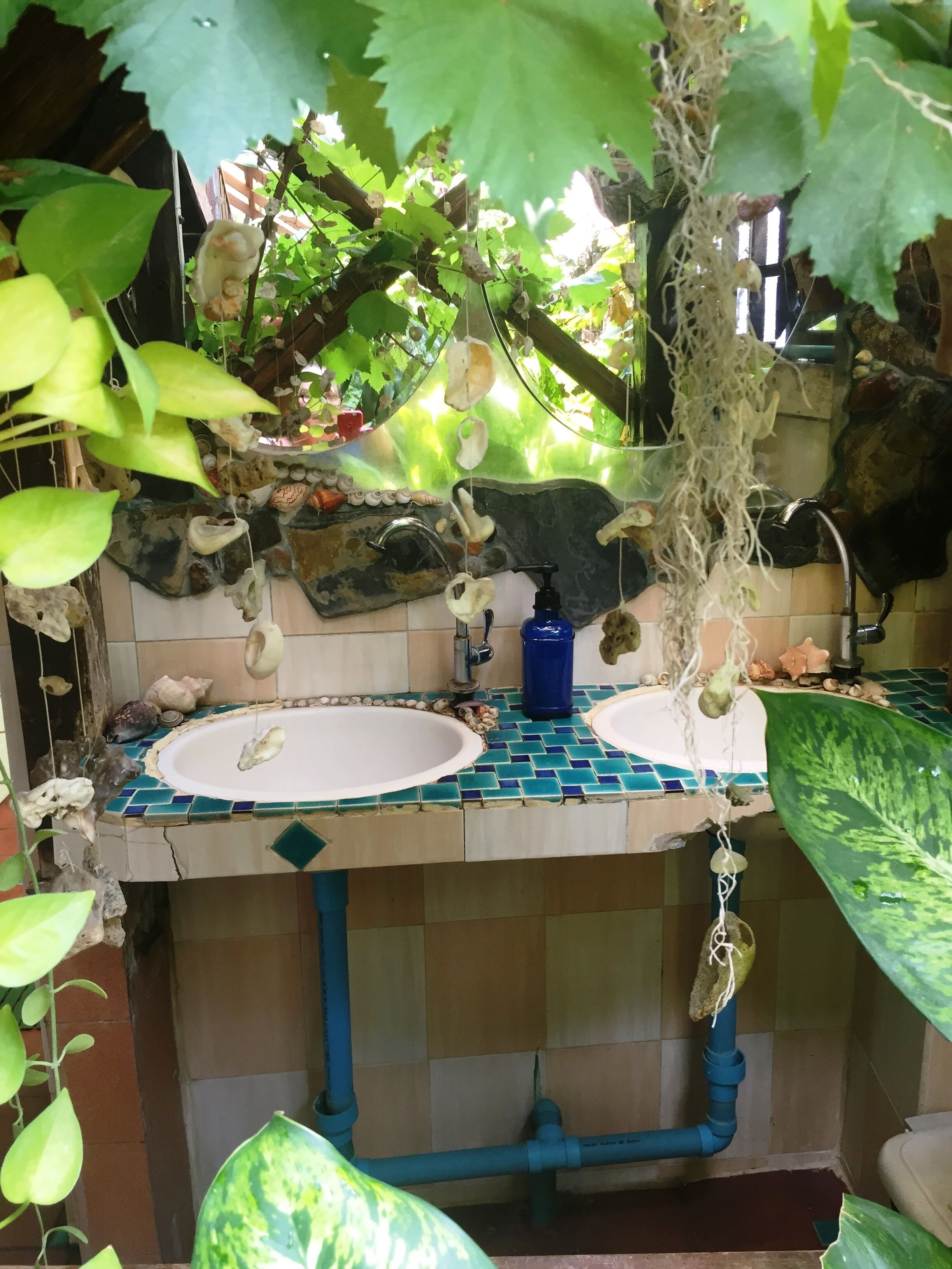 Shower, free toiletries, towels