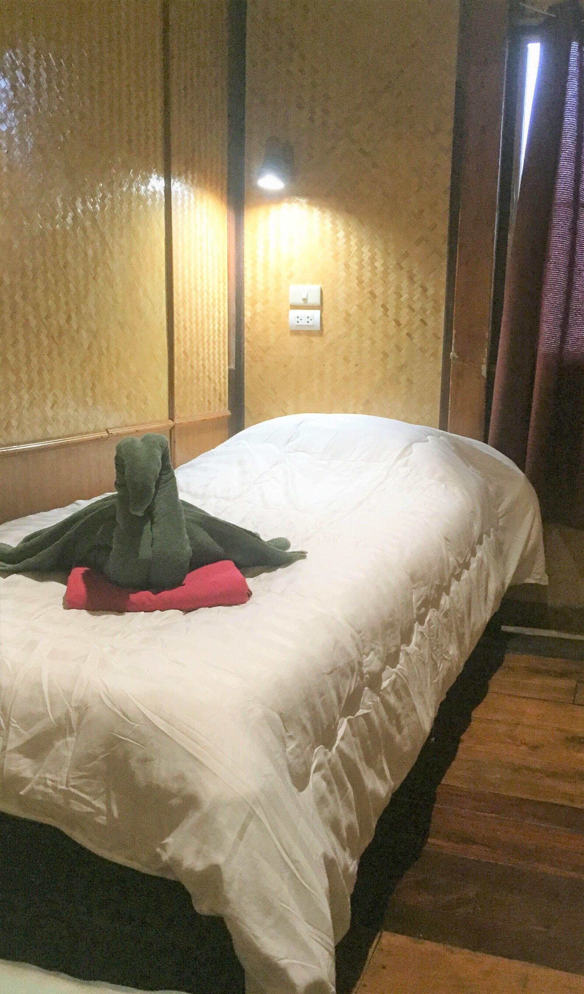 Free WiFi, bed sheets