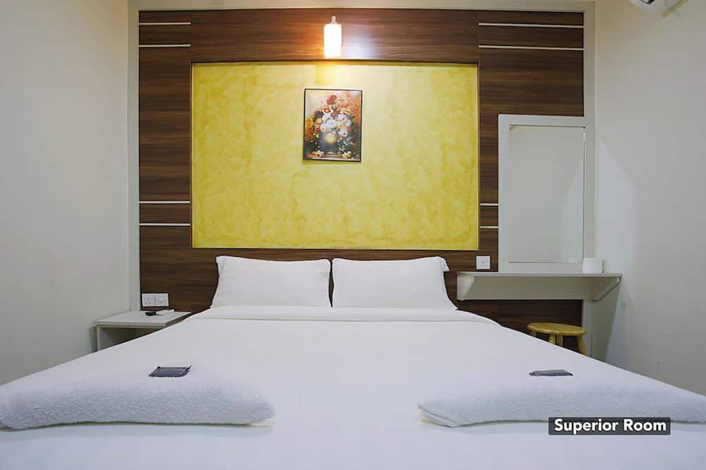 Golden Night Hotel