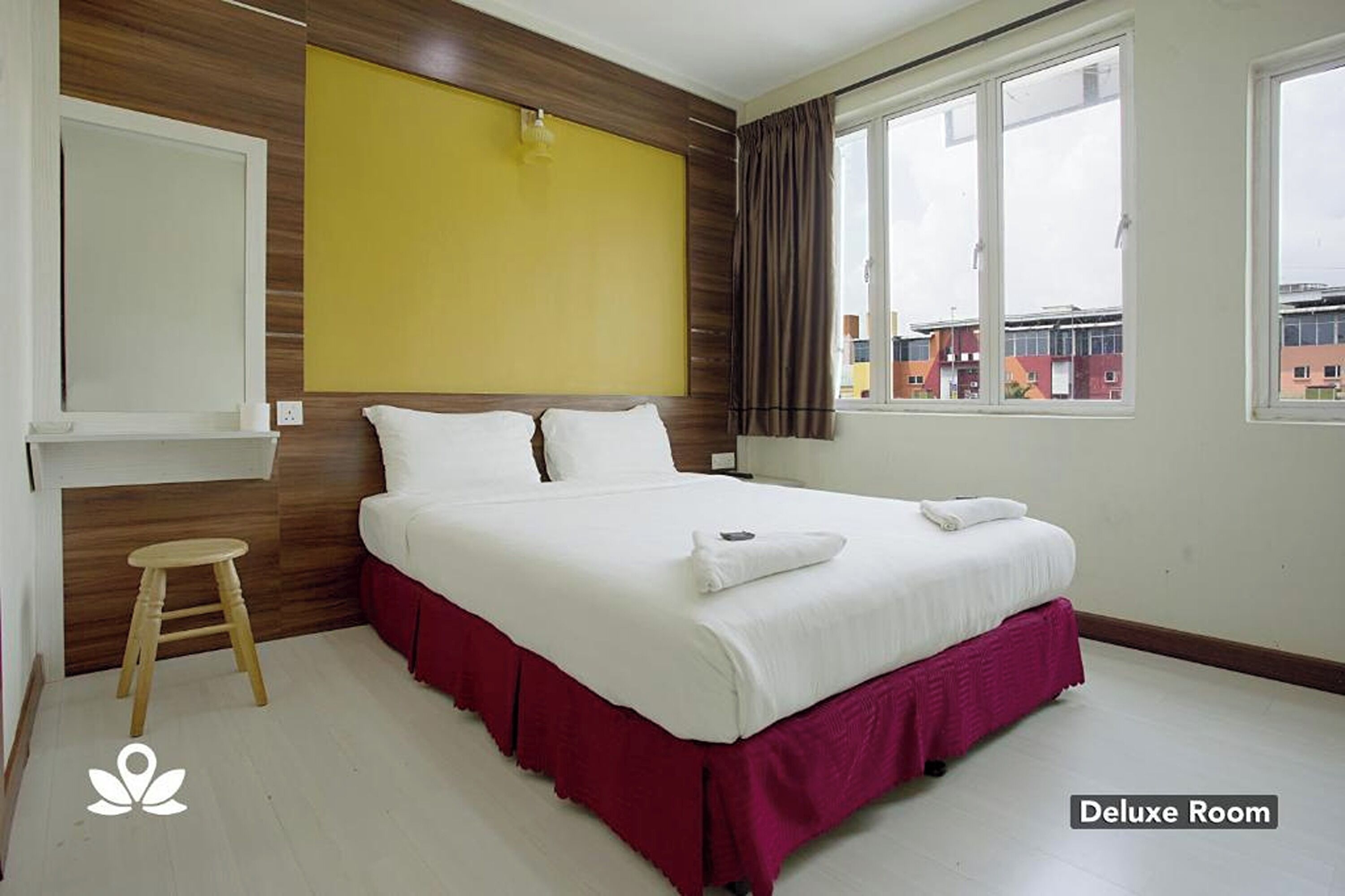 Deluxe Room | Soundproofing, iron/ironing board, free WiFi, bed sheets