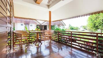 Family Villa | Garden view