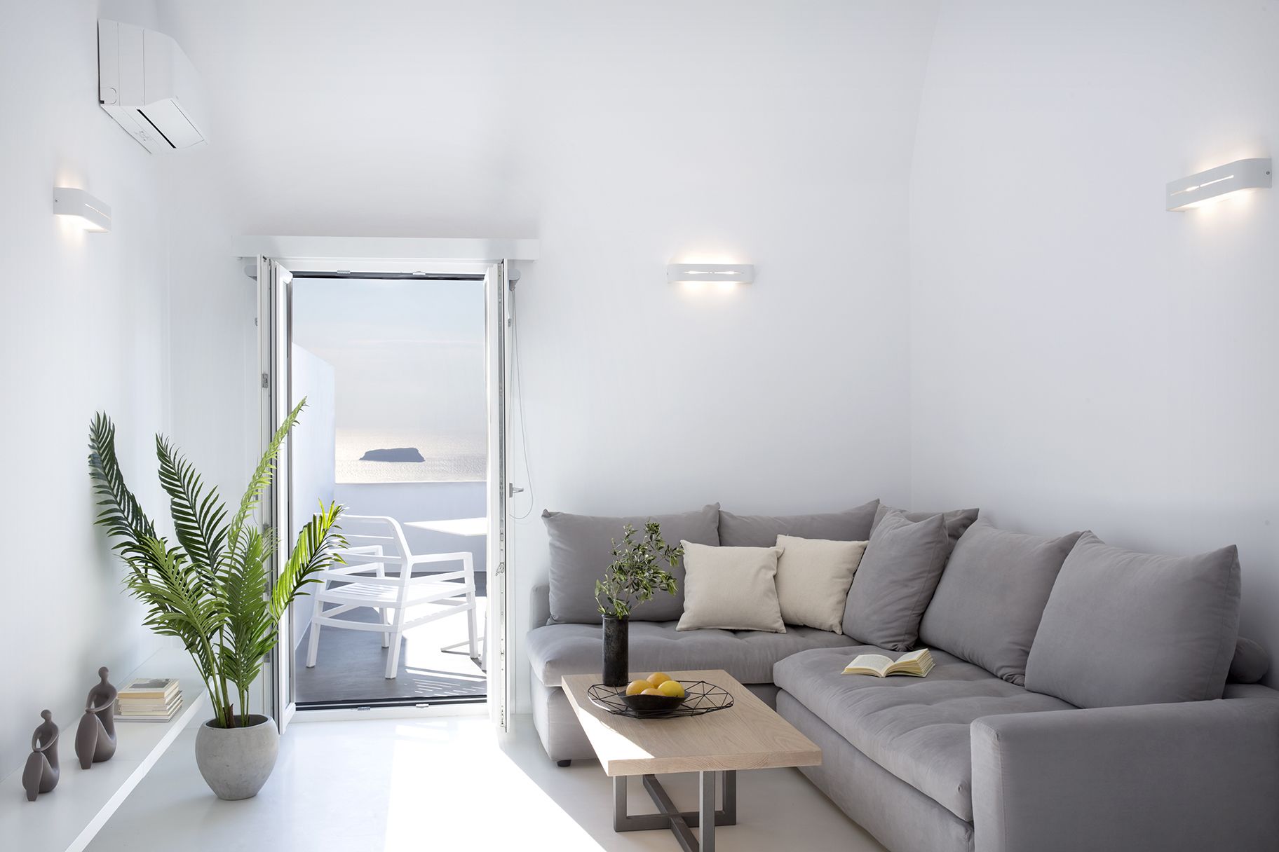 高级房, 热水浴缸, 海景 | 高档床上用品、迷你吧、客房内保险箱、办公桌