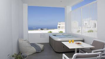 Superior Room, Hot Tub, Sea View | Premium bedding, minibar, in-room safe, desk