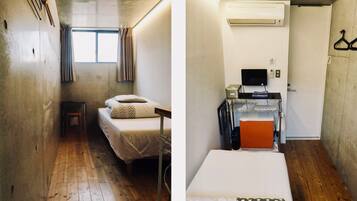 Eenvoudige eenpersoonskamer (Western Style) | Een bureau, verduisterende gordijnen, gratis wifi, beddengoed