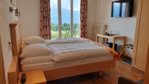 Doppelzimmer (South) | Zimmersafe, Schreibtisch, kostenloses WLAN