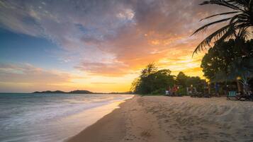 Private beach, beach bar, kayaking