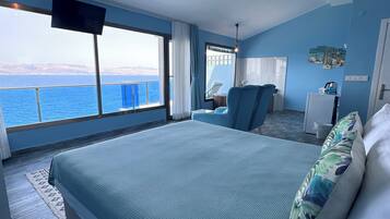 Kahden hengen luksushuone, 1 keskisuuri parisänky, poreamme, merinäköala | Egyptinpuuvillaiset lakanat, ylelliset vuodevaatteet, työpöytä