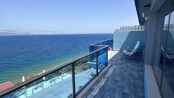 Luxury-Doppelzimmer, 1 Queen-Bett, Whirlpool, Meerblick | Bettwäsche aus ägyptischer Baumwolle, hochwertige Bettwaren