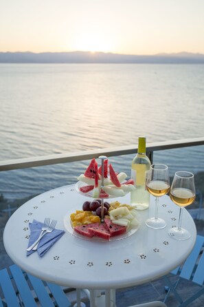 Luxury Double Room, 1 Queen Bed, Jetted Tub, Sea View | Balcony view