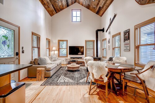 Après Chalet - Perfect In Town Location! by RedAwning