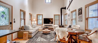 Après Chalet - Perfect In Town Location! by RedAwning