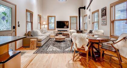 Après Chalet - Perfect In Town Location! by RedAwning