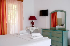 Iron/ironing board, free WiFi - Dennis House (Mantoudi-Limni-Agia Anna)