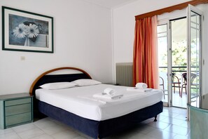 Apartment, 2 Bedrooms | Iron/ironing board, free WiFi - Dennis House (Mantoudi-Limni-Agia Anna)