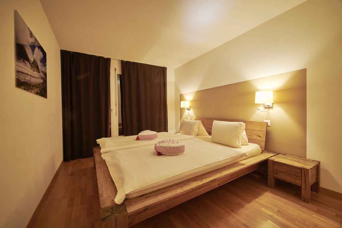 In-room safe, soundproofing, iron/ironing board, free WiFi