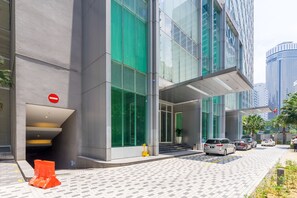 Vista frontal de la propiedad