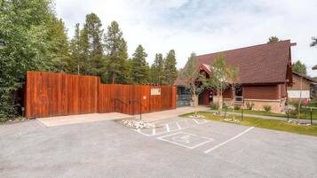 Condo, 2 Bedrooms | Exterior