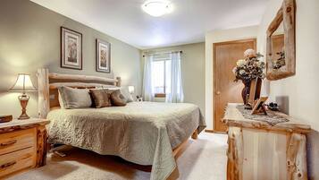 Condo, 2 Bedrooms | 2 bedrooms, free WiFi, bed sheets