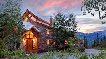 House, 4 Bedrooms | Exterior