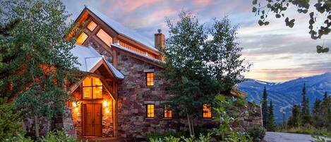 House, 4 Bedrooms | Exterior