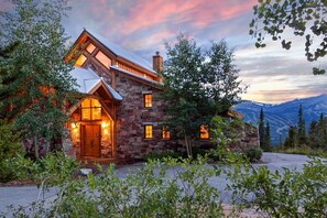 House, 4 Bedrooms | Exterior