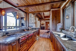 Maison, 5 chambres | Cuisine privée | Réfrigérateur grande capacité avec congélateur, four à micro-ondes