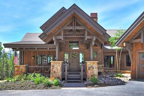 House, 5 Bedrooms | Exterior