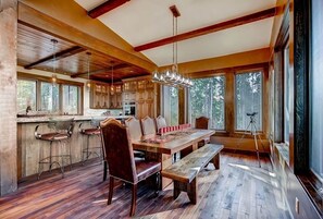 Maison, 5 chambres | Restauration