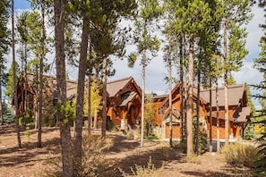 House, 5 Bedrooms | Exterior