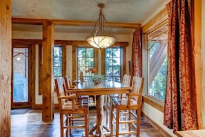 House, 5 Bedrooms | Dining