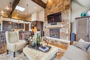 Townhome, 4 Bedrooms | Living room