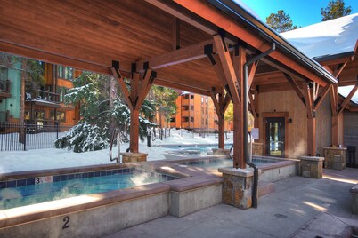 Snodallion 25 - Walk to Slopes/Walk to Town by RedAwning