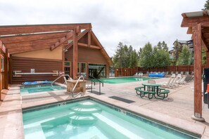 Appart'hôtel, 3 chambres | Piscine