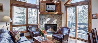 Amber Sky - Ski-In/Ski-Out by RedAwning