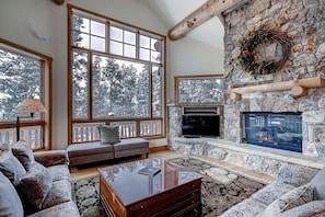 House, 4 Bedrooms | Living area